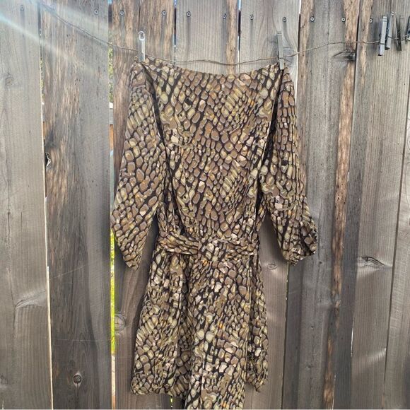 Charlie Jade 100% Silk Belted Romper Roll Tab Sleeve Size S Small Printed - Picture 5 of 14